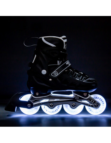 4-В-1 ЧЕРНИ КЪНКИ LED РАЗМЕР L (39-42) СЪС СМЕНЯЕМОТО ХОКЕЙНО ОСТРИЕ NILS EXTREME