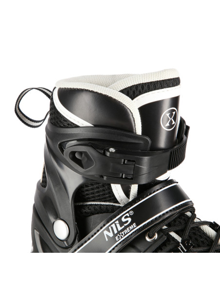 4-В-1 ЧЕРНИ КЪНКИ LED РАЗМЕР L (39-42) СЪС СМЕНЯЕМОТО ХОКЕЙНО ОСТРИЕ NILS EXTREME