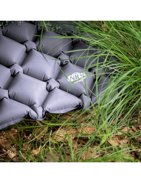 СИВА ТУРИСТИЧЕСКА ПОСТИЛКА С ВЪЗДУШНА ПОМПА NILS CAMP