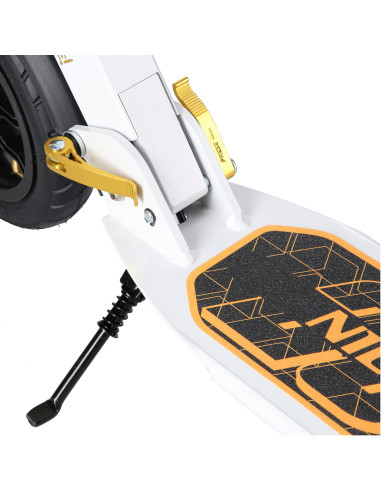 СКУТЕР БЯЛО-ЗЛАТИСТ С ДИСКОВА СПИРАЧКА NILS EXTREME