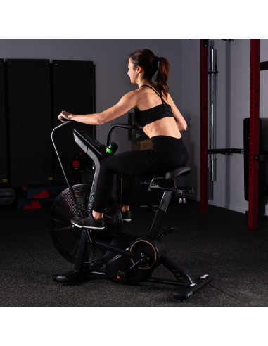 ВЪЗДУШЕН ТРЕНАЖОР ПОЛУКОМЕРЦИАЛЕН HMS