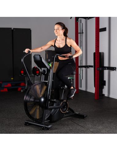 ВЪЗДУШЕН ТРЕНАЖОР ПОЛУКОМЕРЦИАЛЕН HMS