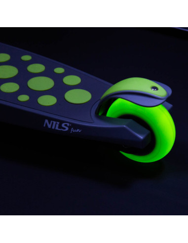 ЗЕЛЕН ДЕТСКИ СКУТЕР NILS FUN