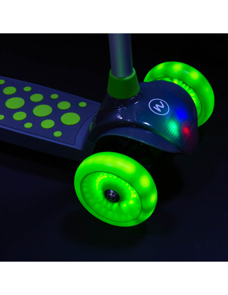 ЗЕЛЕН ДЕТСКИ СКУТЕР NILS FUN