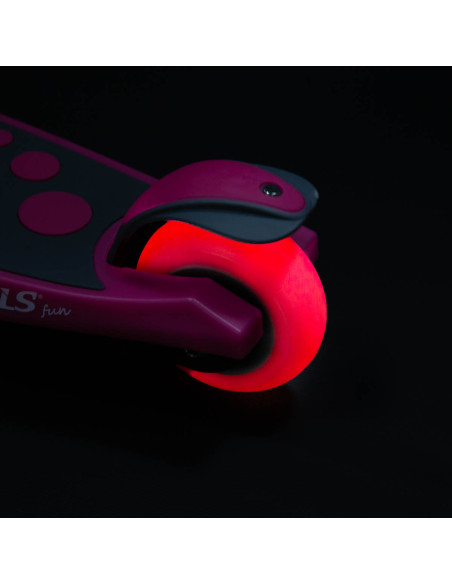 РОЗОВ ДЕТСКИ СКУТЕР NILS FUN