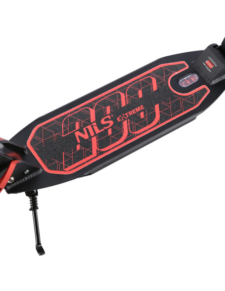 ЧЕРНО-ЧЕРВЕН СКУТЕР С ДИСКОВА СПИРАЧКА NILS EXTREME